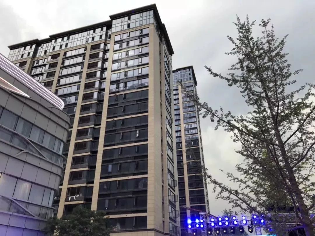杭州首个“现房销售”楼盘开卖，却跟购房者签了份预售合同