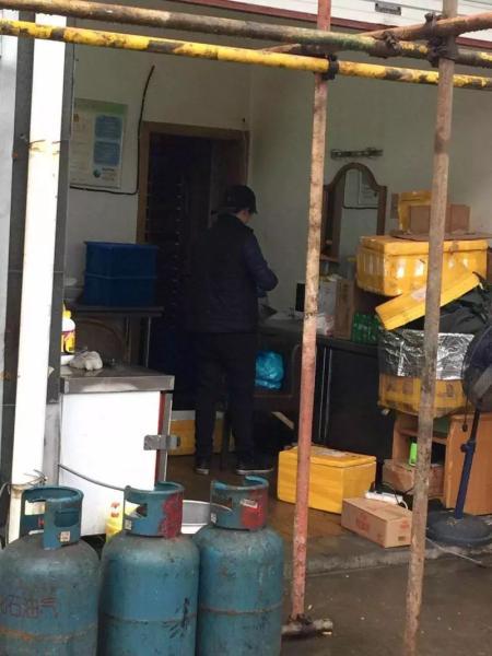 宁波多家热销外卖店大调查 环境脏乱差卫生问题突出