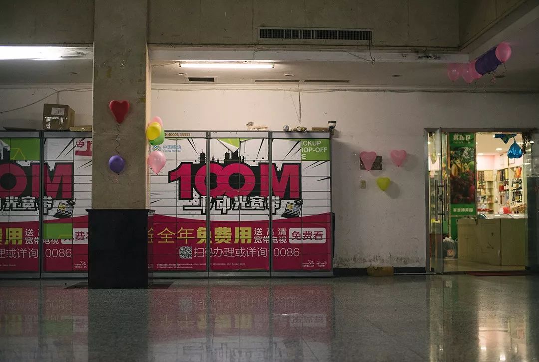 黑夜中的快递柜：60后不爱90后依赖被投诉也认了